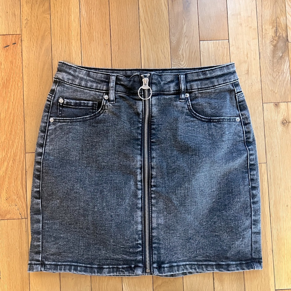 Black garage skirt